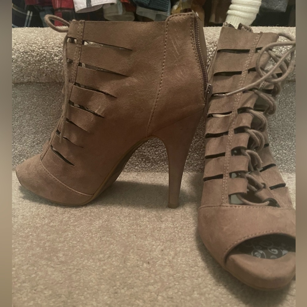Fergalicious tan lace up heel 8.5